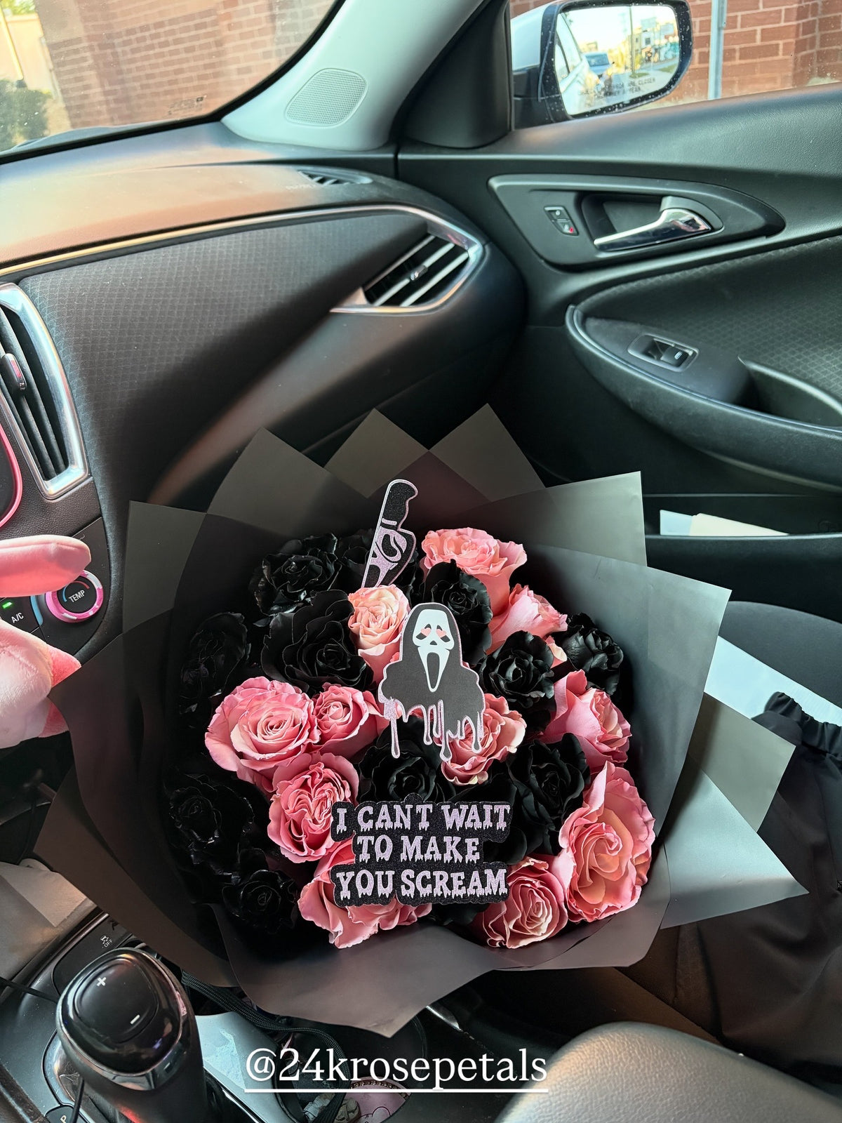Halloween Pink Ghostface 25 count double rose bouquet